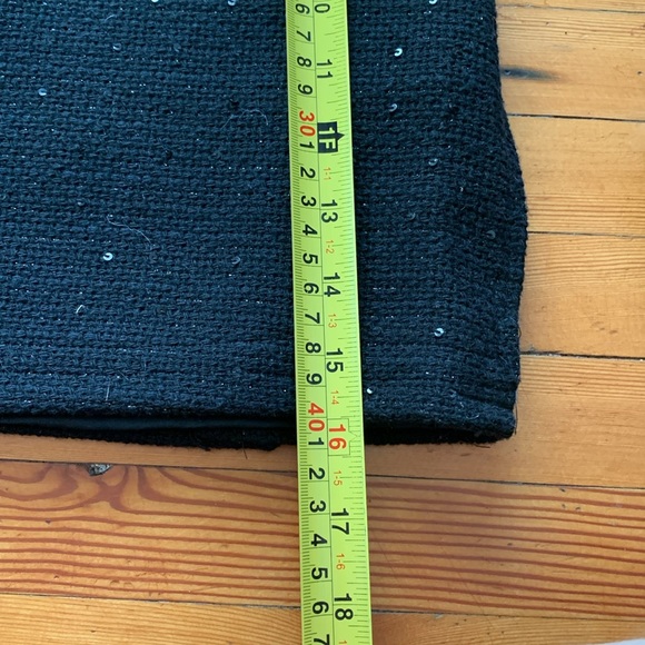 Black woven mini skirt with miniature sequins and silky top - Picture 5 of 5